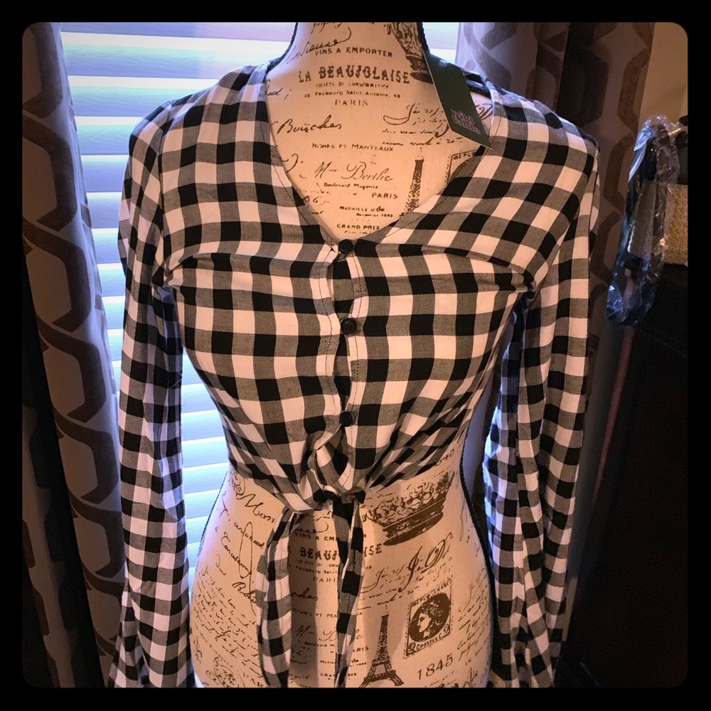 Cropped bell sleeves